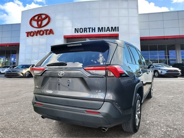 2023 Toyota RAV4 LE photo 4