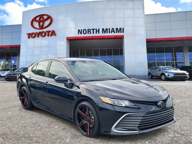 2023 Toyota Camry LE's photo