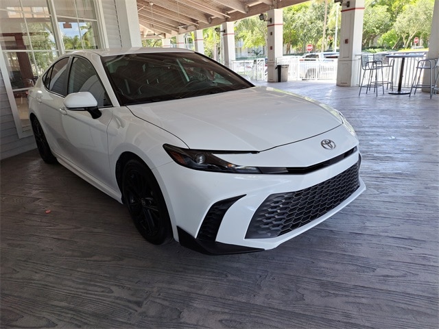 2025 Toyota Camry SE's photo