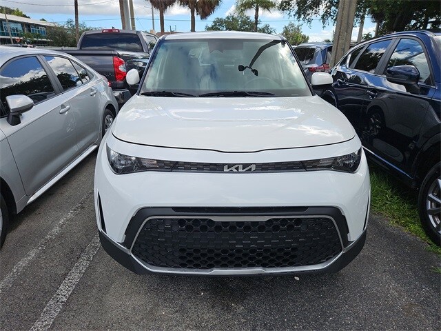 2023 Kia Soul LX photo 2