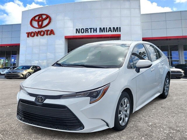 2024 Toyota Corolla LE photo 2