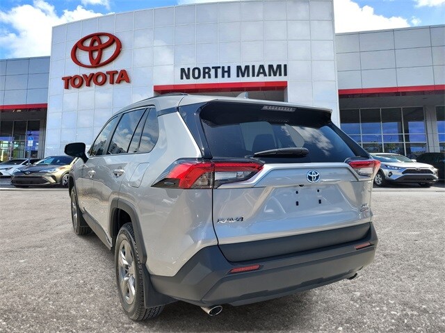2024 Toyota RAV4 Hybrid XLE photo 2