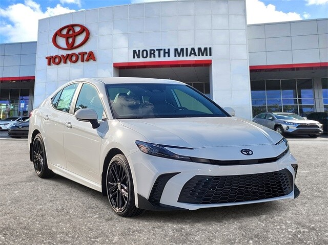 2026 Toyota Camry SE's photo