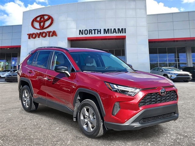 2025 Toyota RAV4 LE's photo