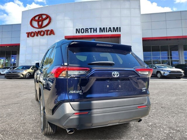 2023 Toyota RAV4 XLE Premium photo 3