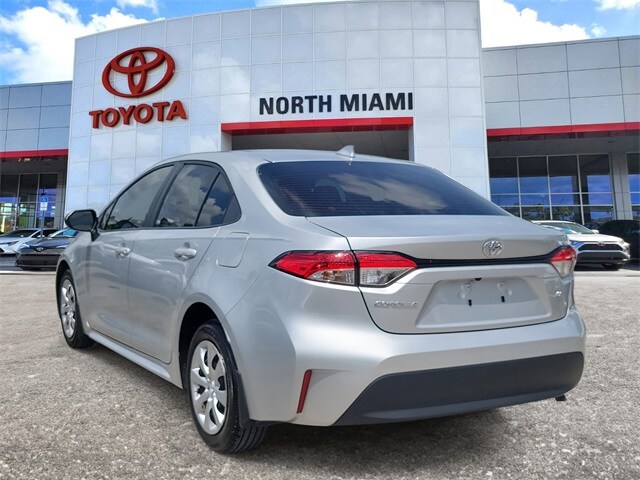 2025 Toyota Corolla LE photo 3
