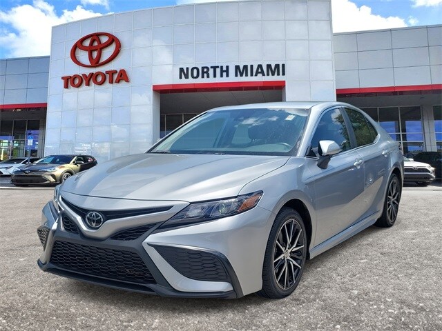 2024 Toyota Camry SE photo 2