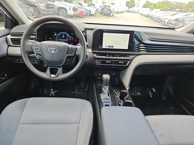 2025 Toyota Camry LE - Photo 6