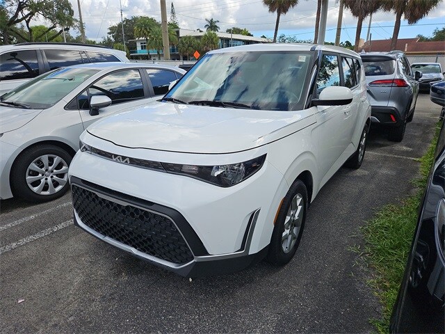 2023 Kia Soul LX photo 3