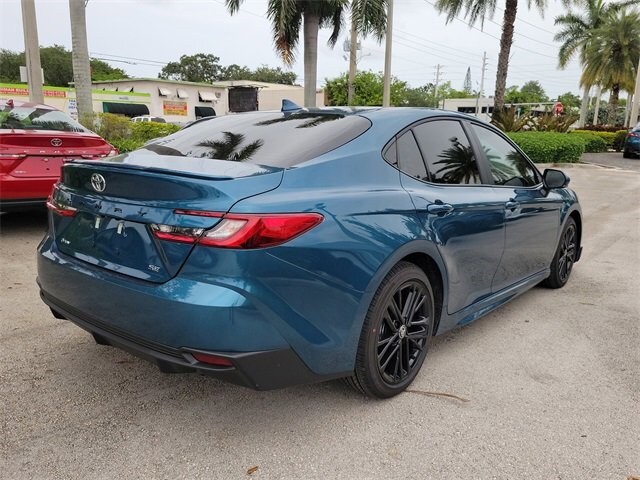 2025 Toyota Camry SE photo 4