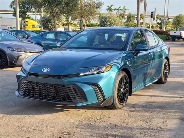 2025 Toyota Camry SE photo 2