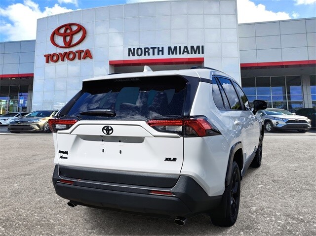 2024 Toyota RAV4 XLE photo 3