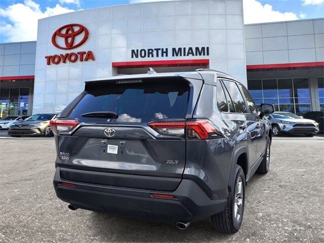 2023 Toyota RAV4 XLE photo 2