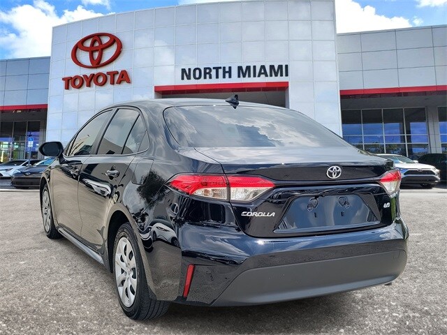 2023 Toyota Corolla LE photo 3
