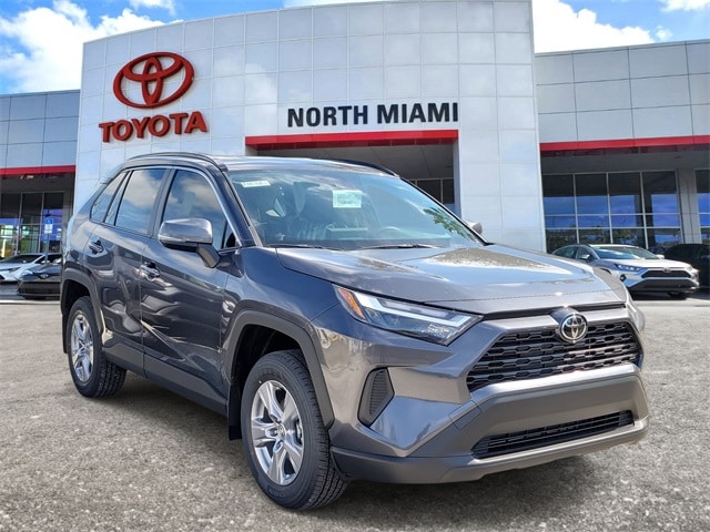 2025 Toyota RAV4 XLE's photo