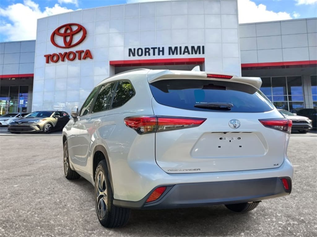 Used 2023 Toyota Highlander XLE SUV