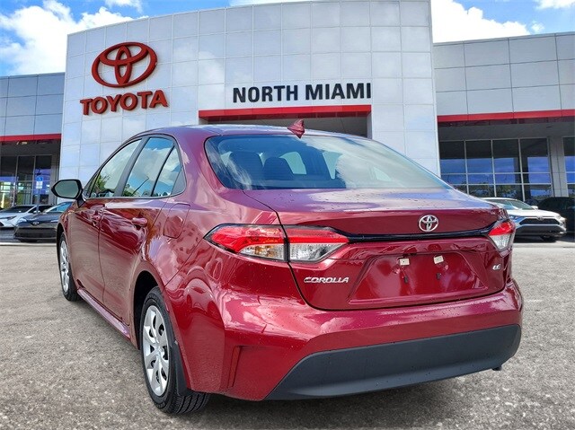 2025 Toyota Corolla LE photo 3