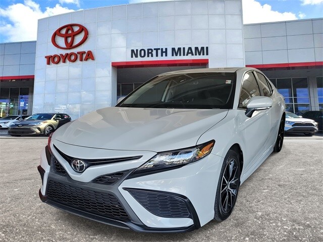 2024 Toyota Camry SE photo 3