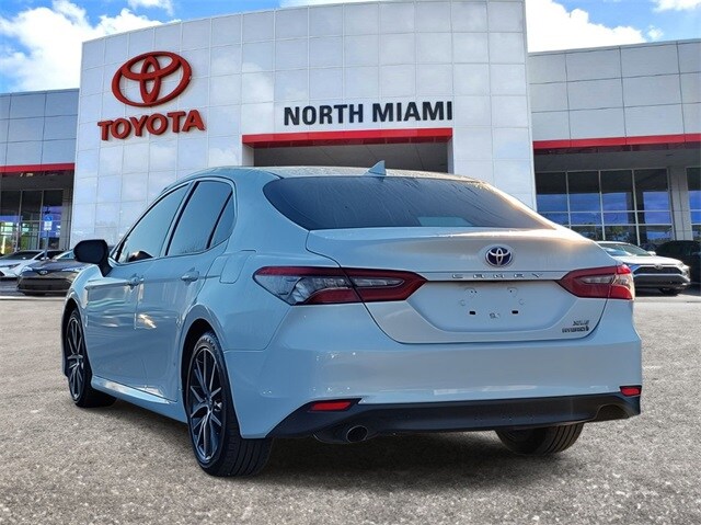 2022 Toyota Camry Hybrid XLE photo 2