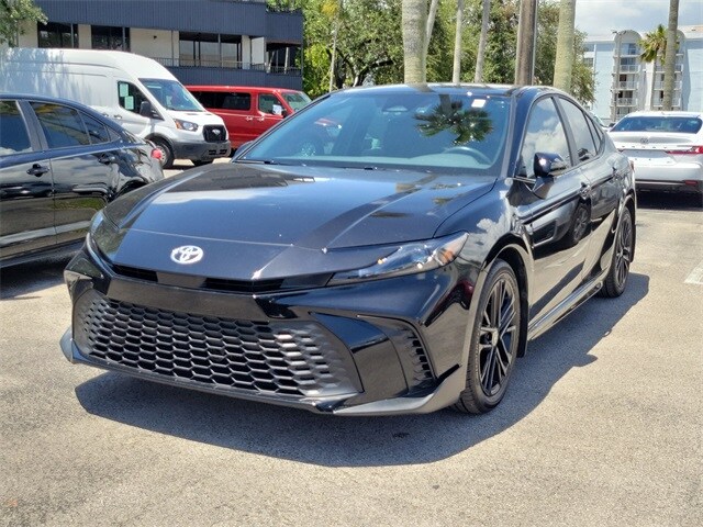 2025 Toyota Camry SE photo 2