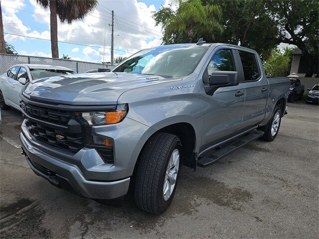 2025 Chevrolet Silverado 1500 Custom photo 2