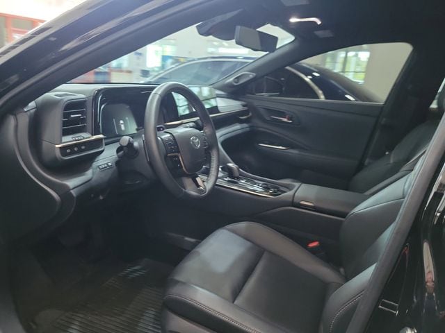 2025 Toyota Crown Signia Limited - Photo 10