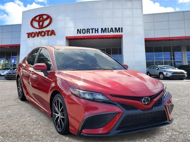 2023 Toyota Camry SE's photo