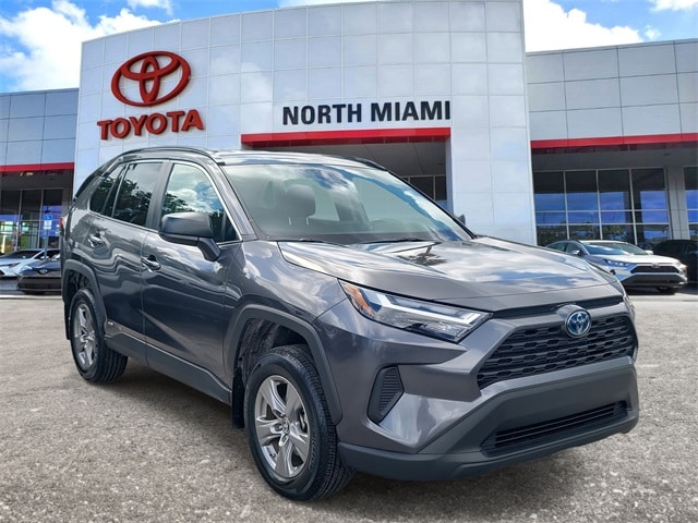 2024 Toyota RAV4 LE's photo
