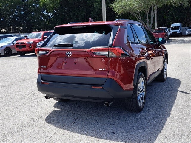 2022 Toyota RAV4 XLE Premium photo 2