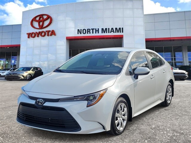 2025 Toyota Corolla LE photo 2