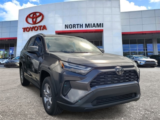 2025 Toyota RAV4 XLE's photo