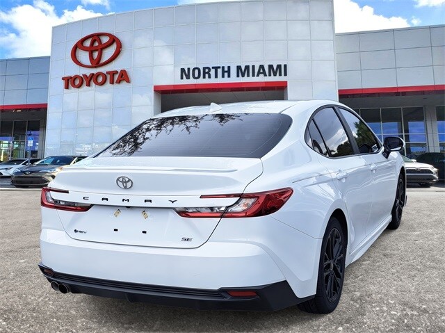 2025 Toyota Camry SE photo 4