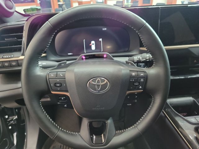 2025 Toyota Crown Signia Limited - Photo 14