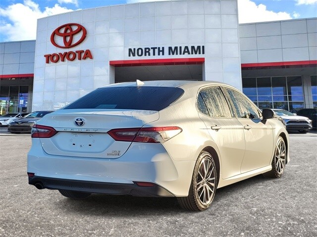 2022 Toyota Camry Hybrid XLE photo 3