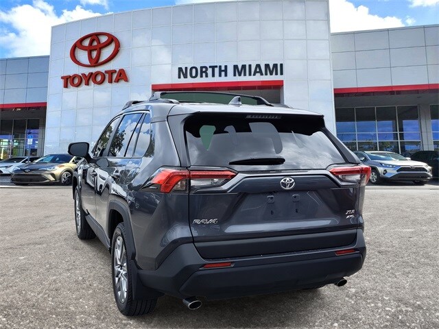 2024 Toyota RAV4 XLE Premium photo 3