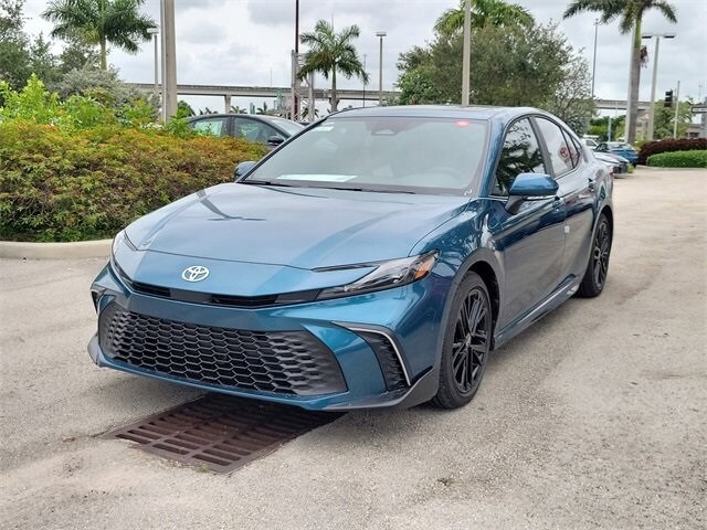2025 Toyota Camry SE photo 2