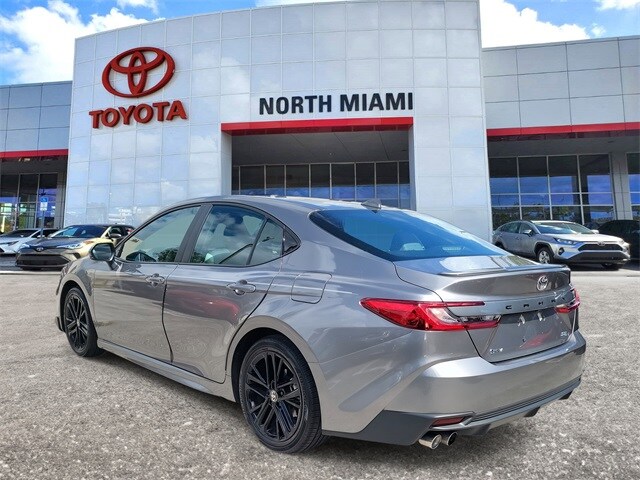 2025 Toyota Camry SE photo 3