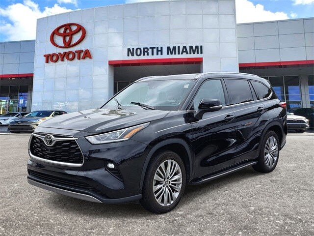 2023 Toyota Highlander Platinum photo 2