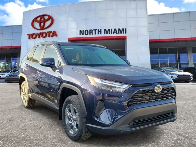 2025 Toyota RAV4 XLE's photo
