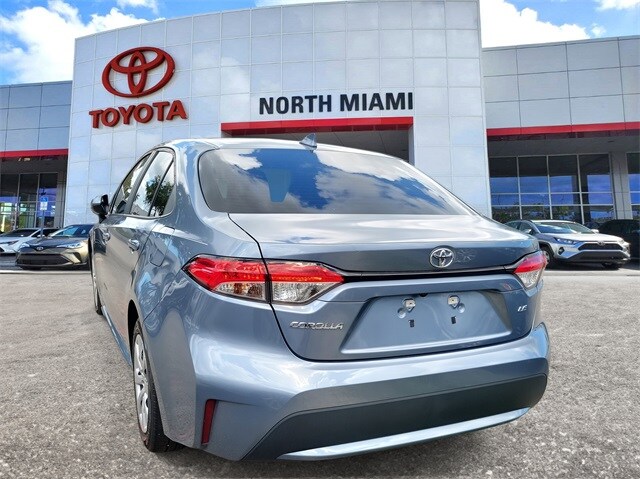 2022 Toyota Corolla LE photo 3