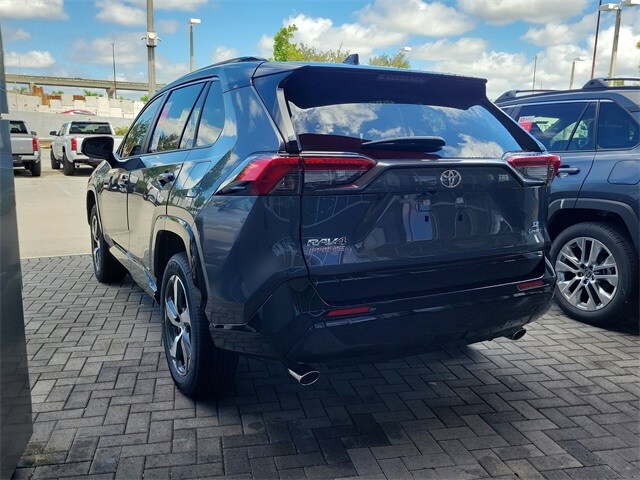 2025 Toyota RAV4 Hybrid SE photo 3