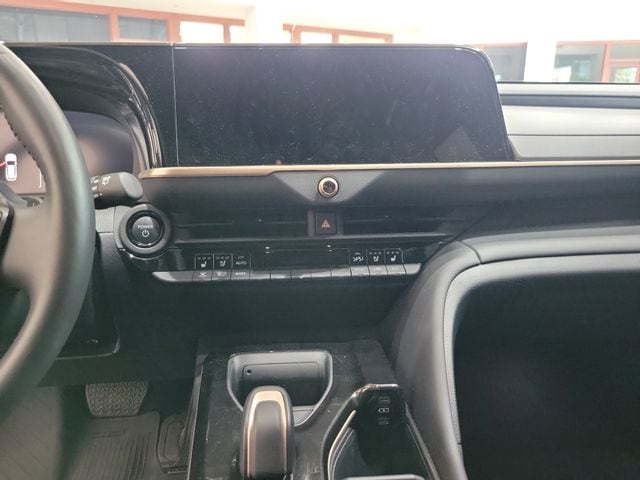 2025 Toyota Crown Signia Limited - Photo 19