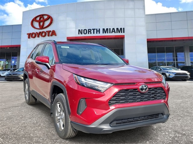 2025 Toyota RAV4 XLE's photo