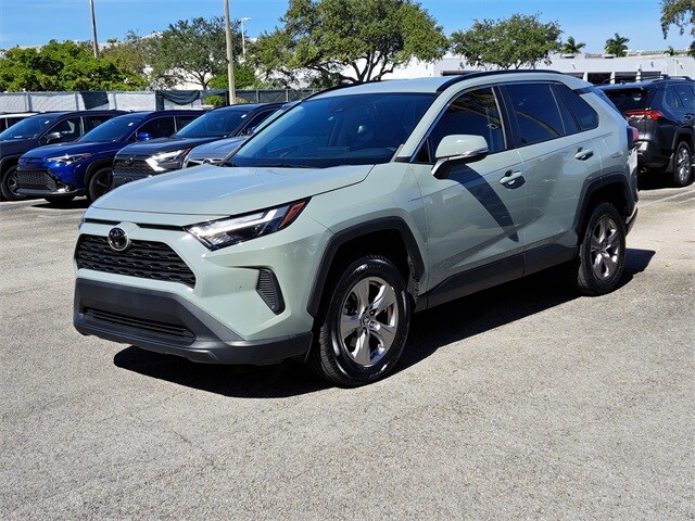 2023 Toyota RAV4 XLE photo 2