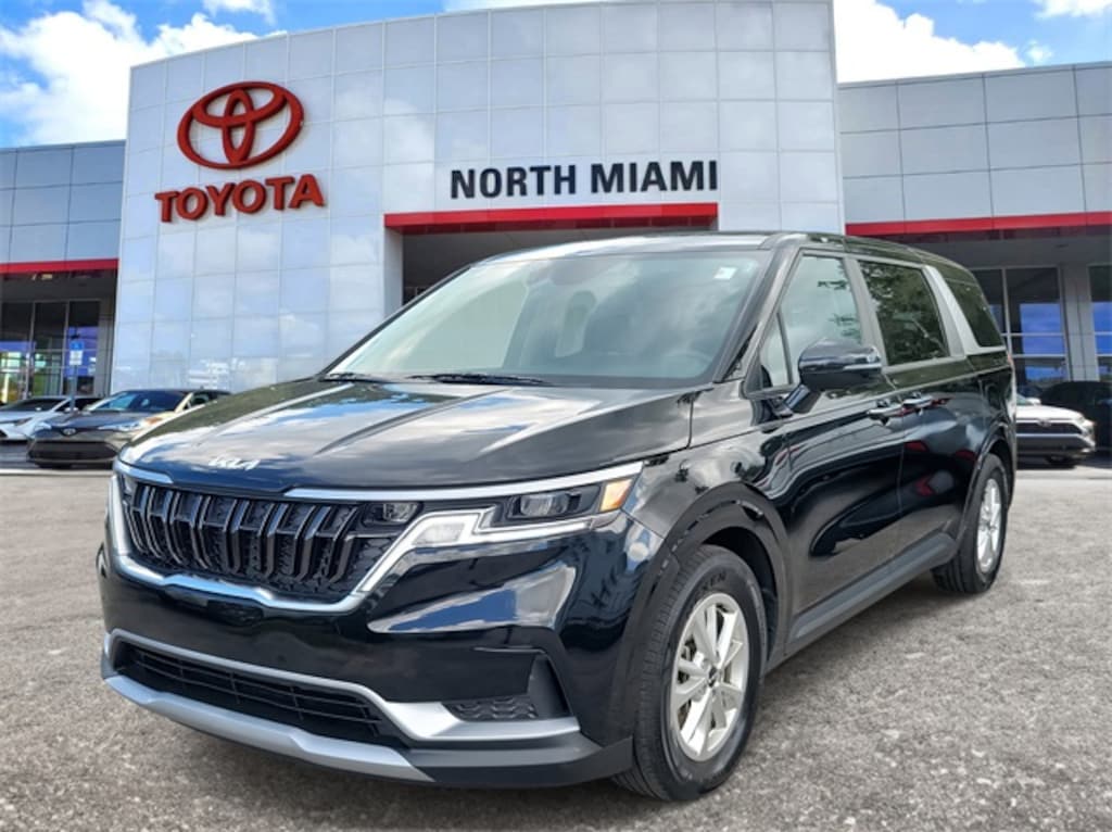 Used 2024 Kia Carnival LX MPV