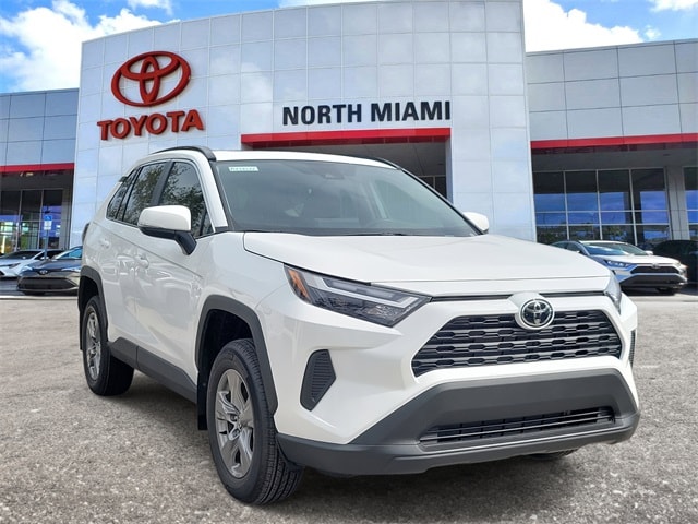 2025 Toyota RAV4 XLE's photo