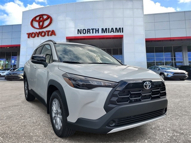 2026 Toyota Corolla Cross LE's photo