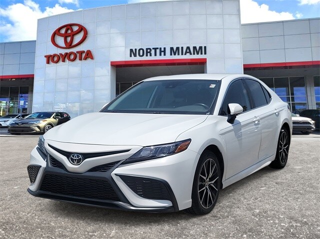 2024 Toyota Camry SE photo 2