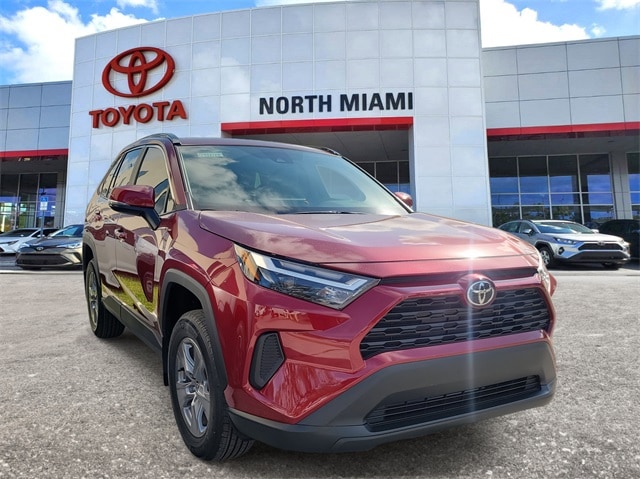 2025 Toyota RAV4 XLE's photo