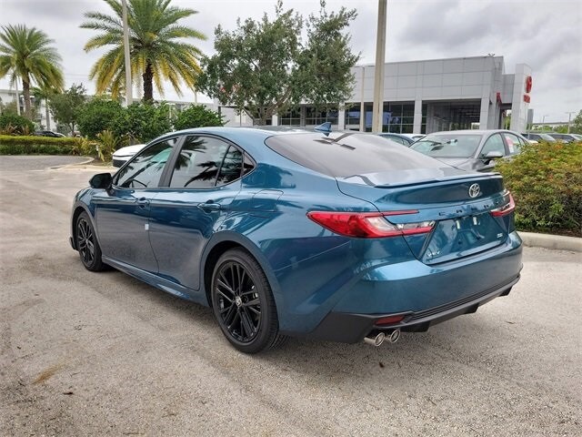 2025 Toyota Camry SE photo 3